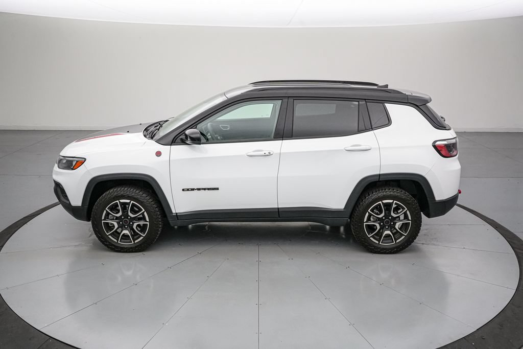 Used 2025 Jeep Compass Trailhawk AWD/4WD image 7