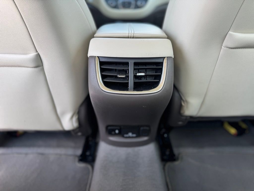 Used 2024 Chevrolet Malibu LT FWD image 35
