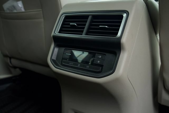 Used 2024 Volkswagen Atlas SE w/ Panoramic Sunroof Package AWD/4WD image 37