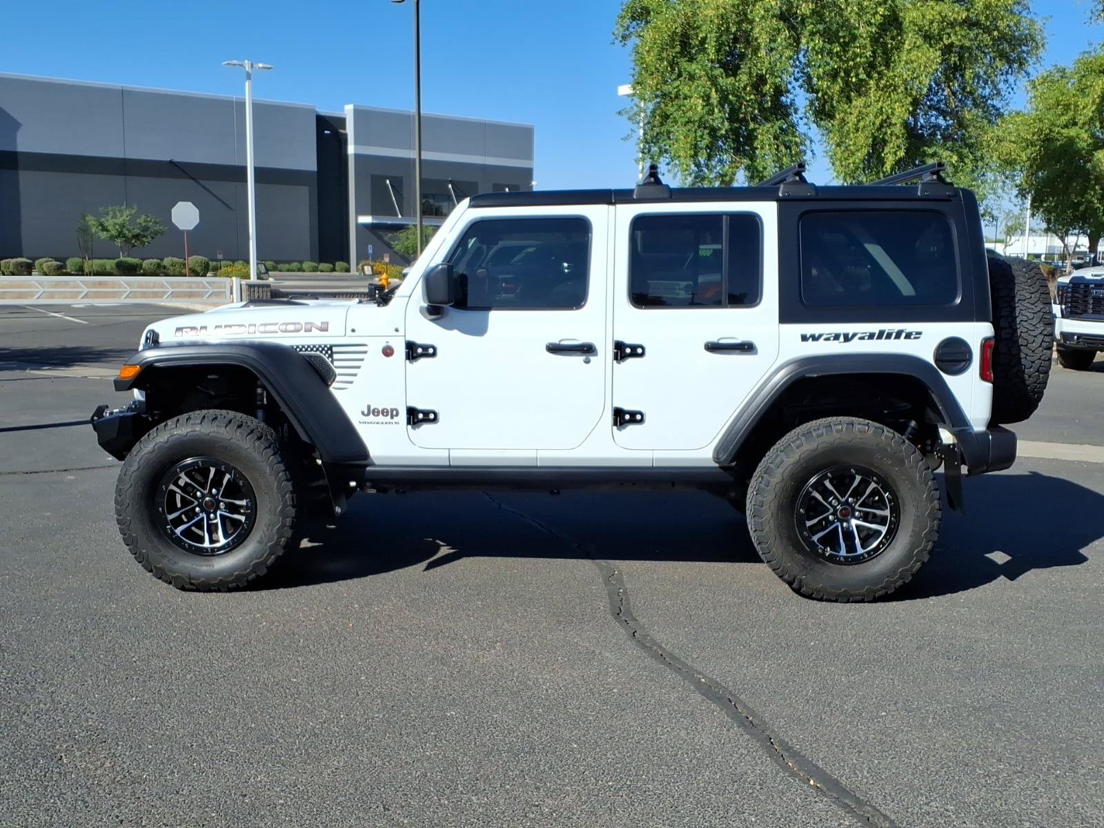 Used 2024 Jeep Wrangler Unlimited Rubicon w/ XTREMEE 35" Tire Package AWD/4WD image 3