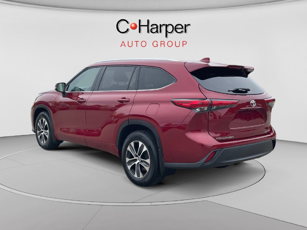 Used 2021 Toyota Highlander XLE AWD/4WD image 5