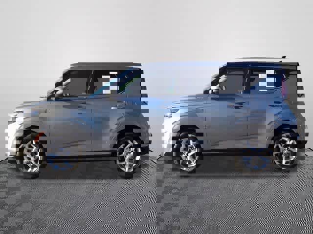Used 2023 Kia Soul LX w/ LX Technology Package image 2