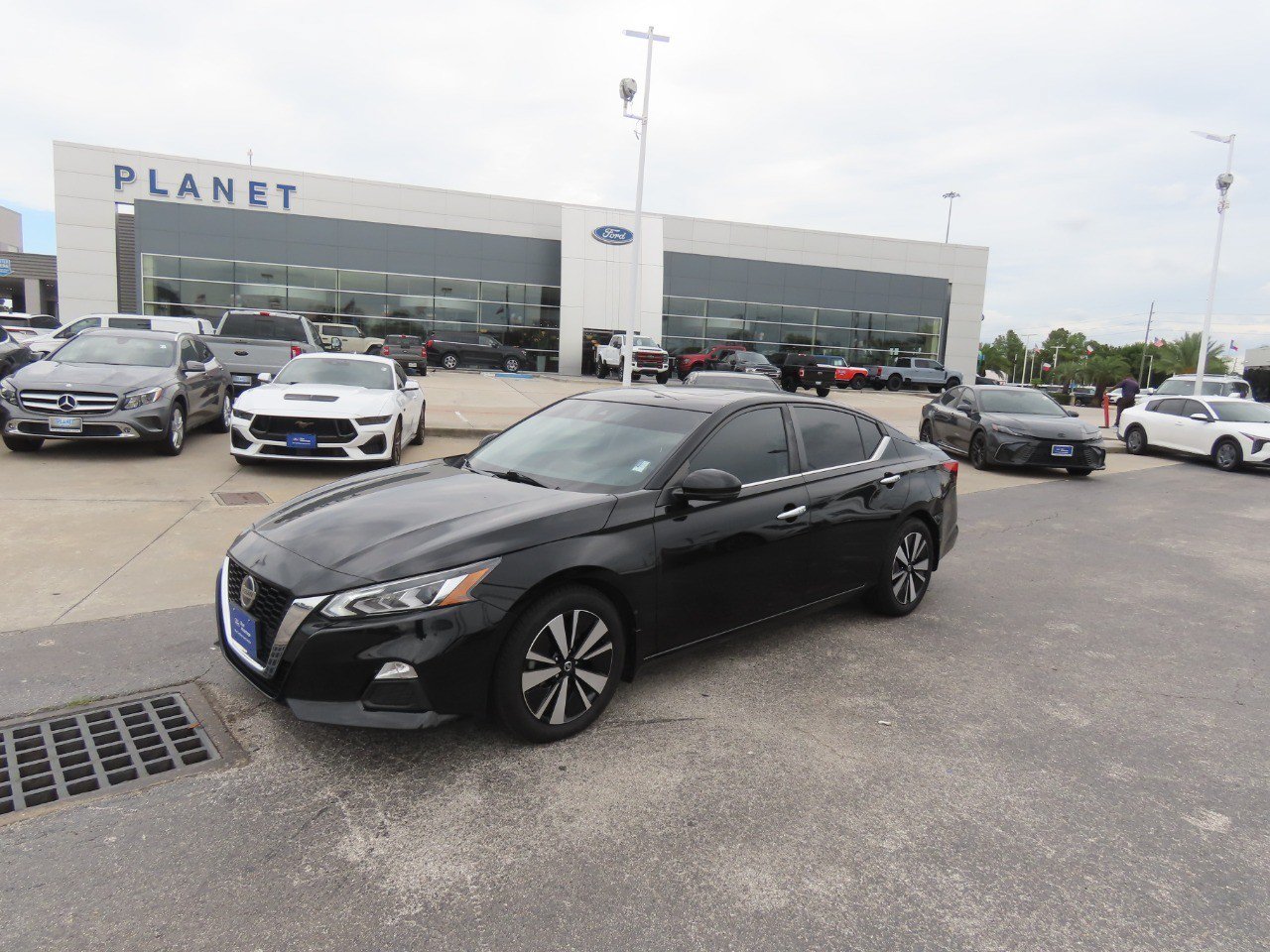 Used 2022 Nissan Altima 2.5 SV w/ SV Premium Package FWD image 2