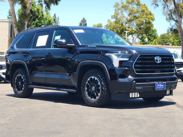 Used 2023 Toyota Sequoia SR5 w/ SR5 Premium Package AWD/4WD image 1