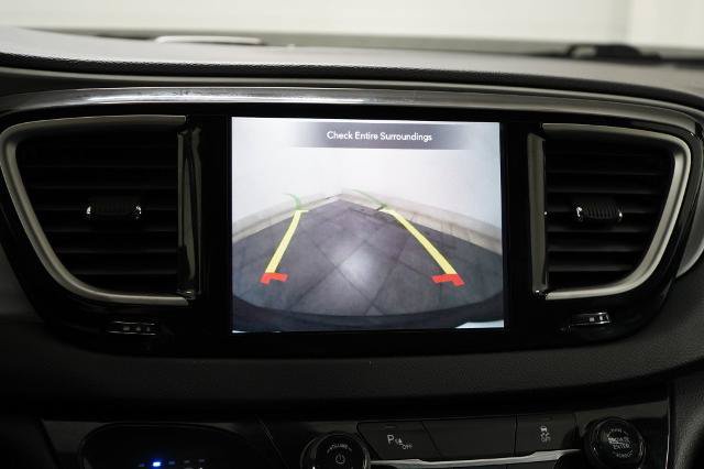 Used 2020 Chrysler Pacifica Touring-L w/ S Appearance Package FWD image 25