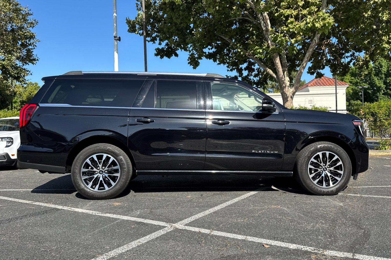 Certified 2025 Ford Expedition Max Platinum AWD/4WD image 3