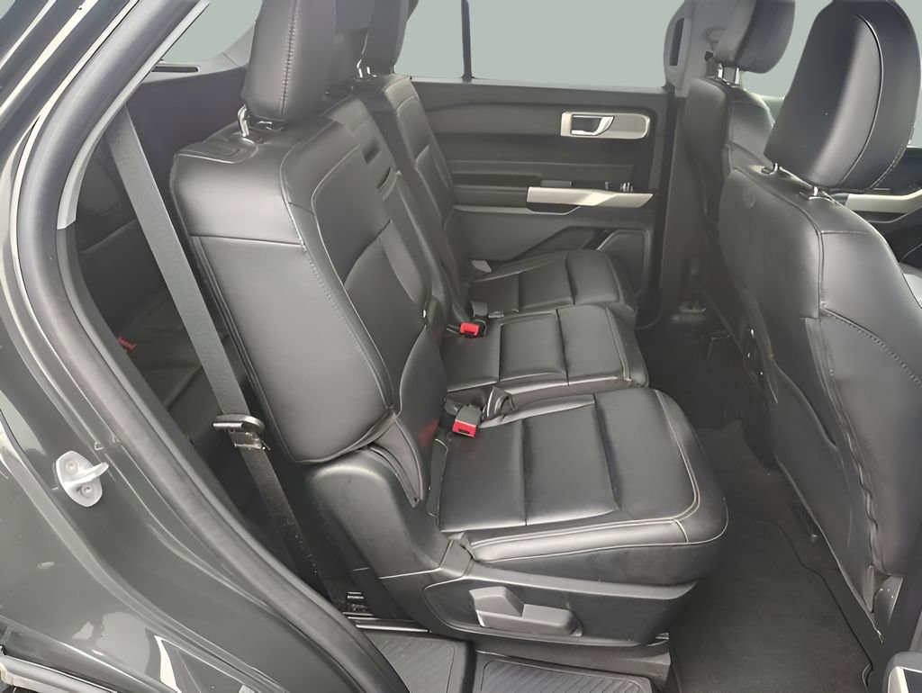 Certified 2022 Ford Explorer XLT w/ Equipment Group 202A image 31
