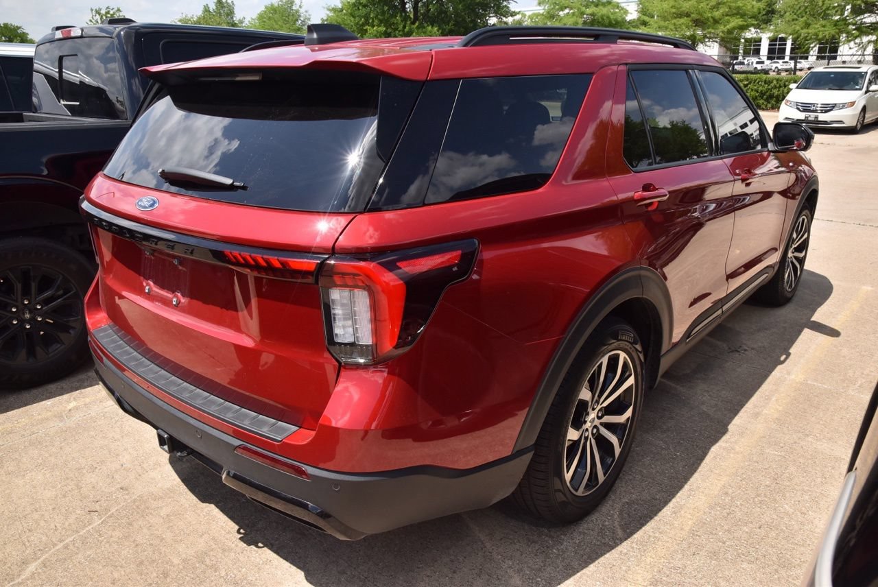 Certified 2025 Ford Explorer ST-Line RWD image 5
