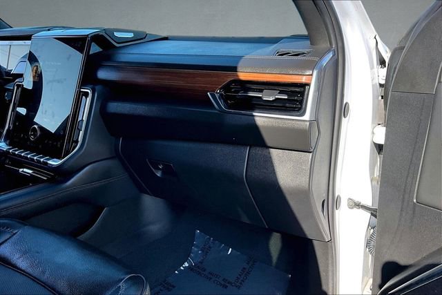 Used 2025 GMC Yukon XL Denali AWD/4WD image 15