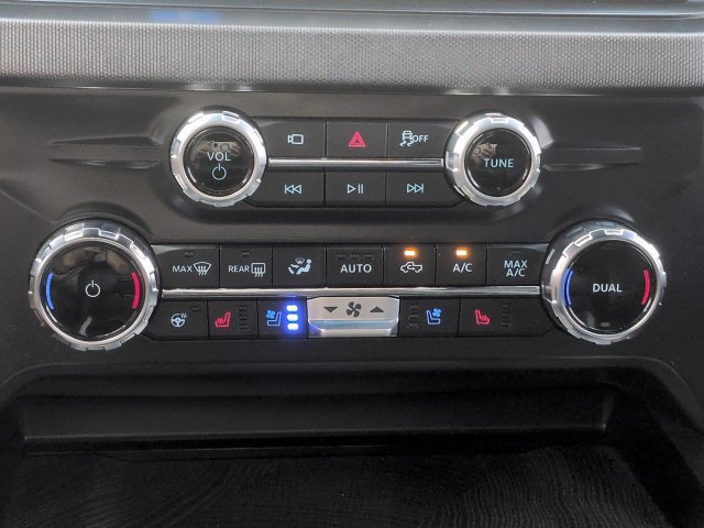 Certified 2025 Ford F350 Platinum w/ FX4 Off-Road Package AWD/4WD image 24