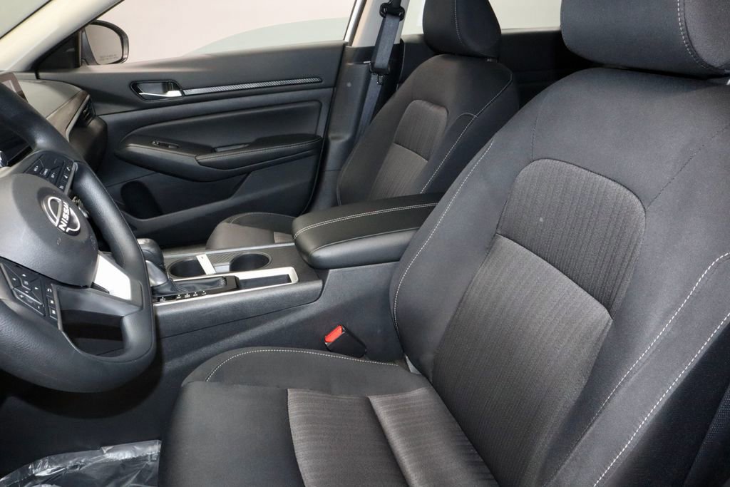 Used 2025 Nissan Altima 2.5 SV image 25