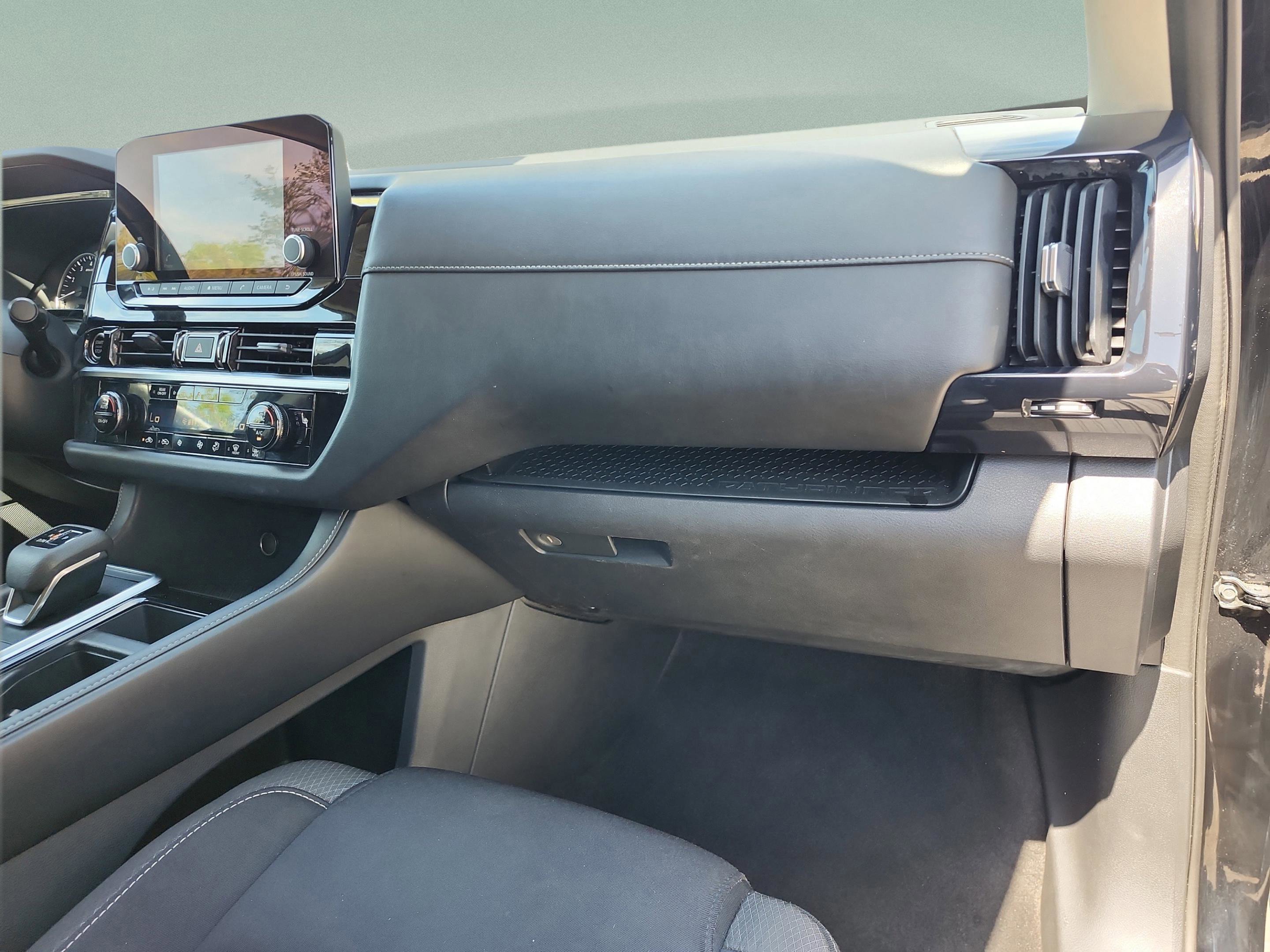 Used 2023 Nissan Pathfinder SV image 22