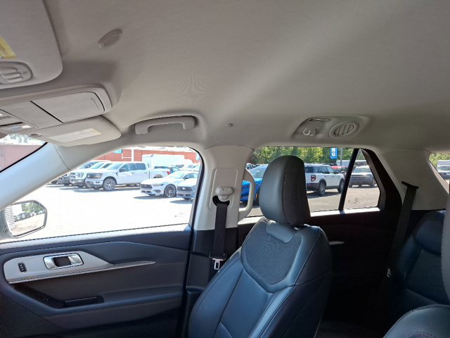 Certified 2025 Ford Explorer Active w/ Active Comfort Package RWD image 14