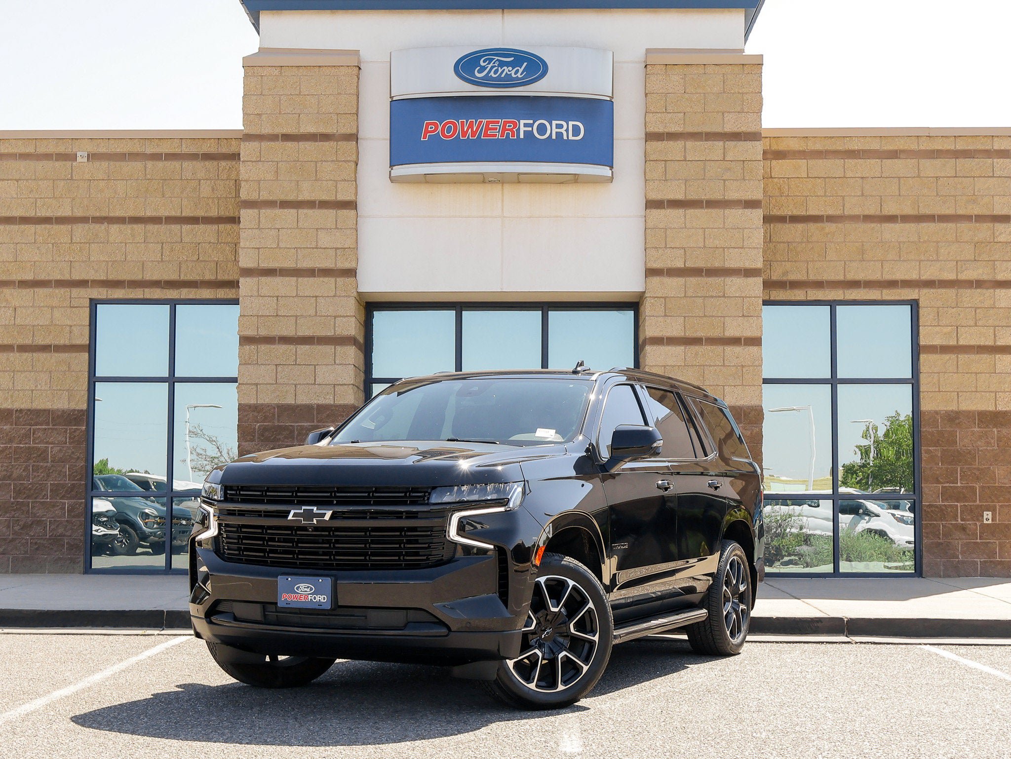 Used 2024 Chevrolet Tahoe RST w/ Luxury Package AWD/4WD image 2