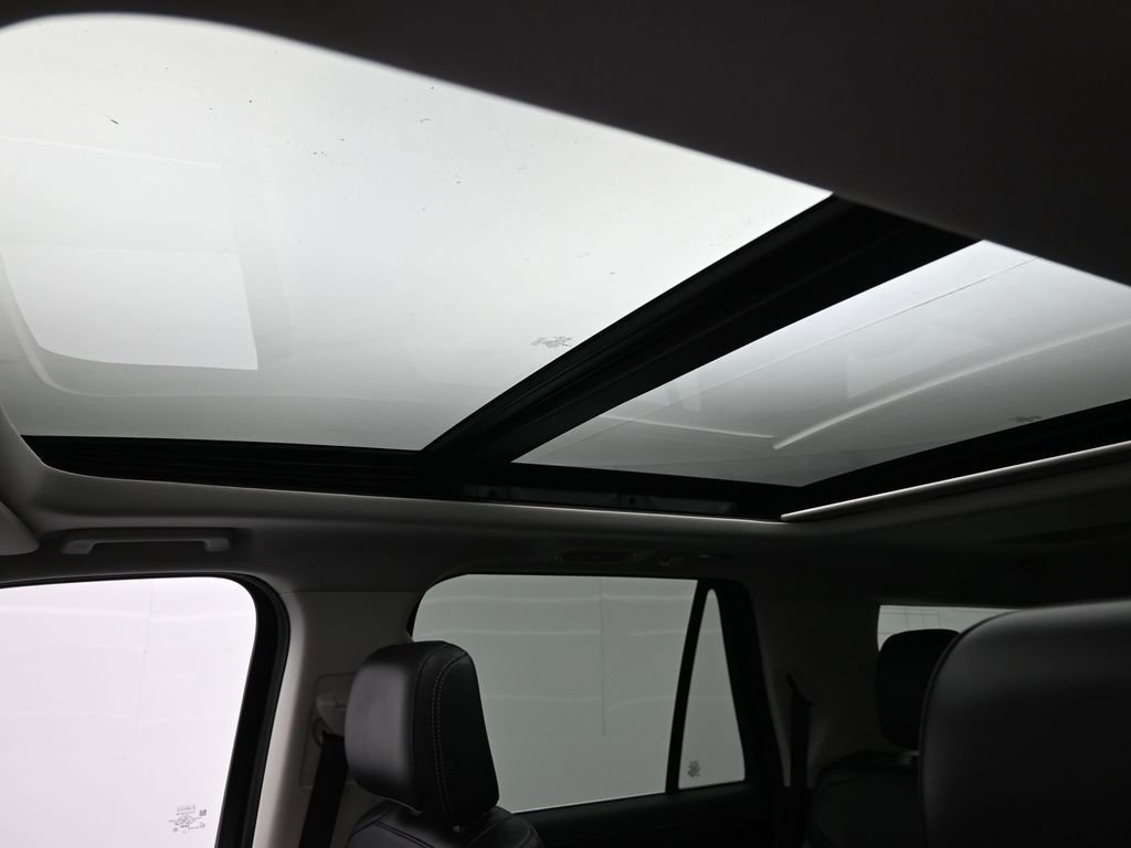 Certified 2025 Ford Expedition Max Platinum image 12