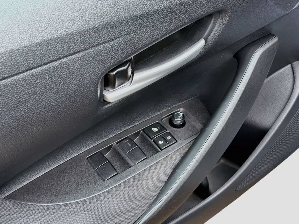 Used 2026 Toyota Corolla SE w/ SE Package FWD image 19