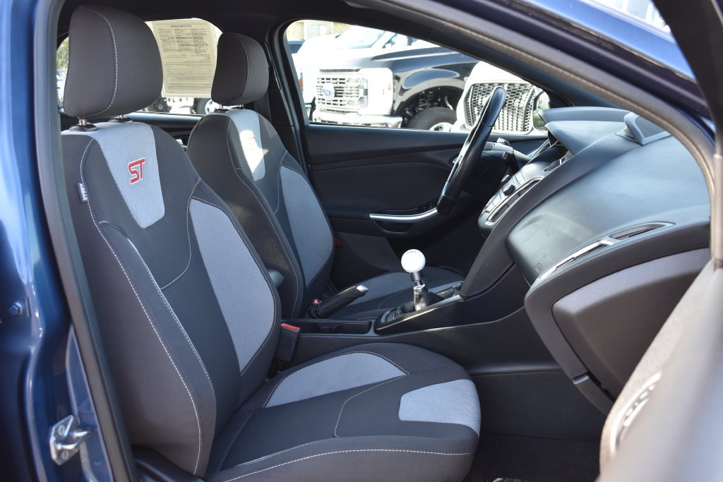 Certified 2018 Ford Focus ST FWD image 33