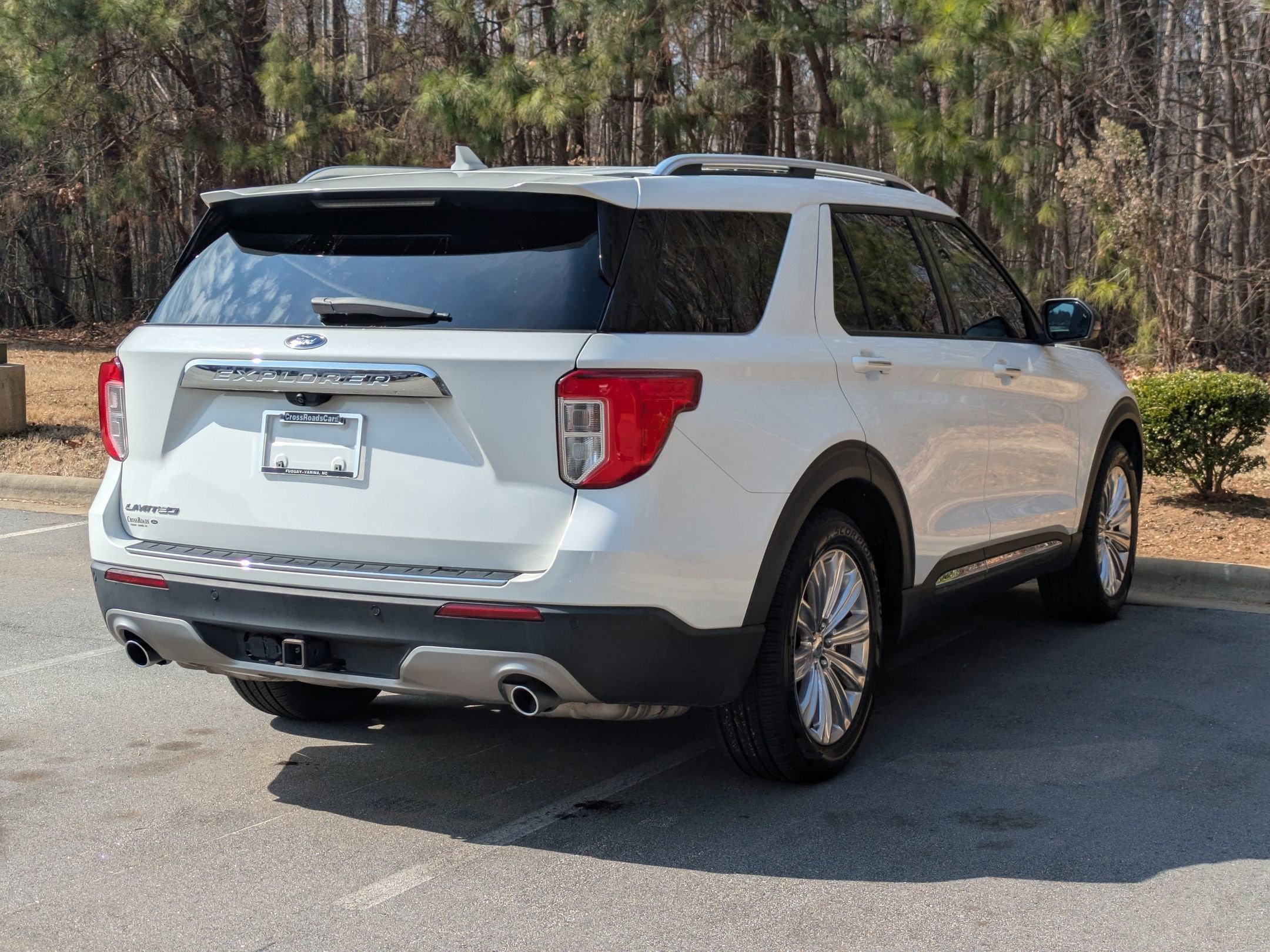Certified 2022 Ford Explorer Limited w/ Equipment Group 301A image 4