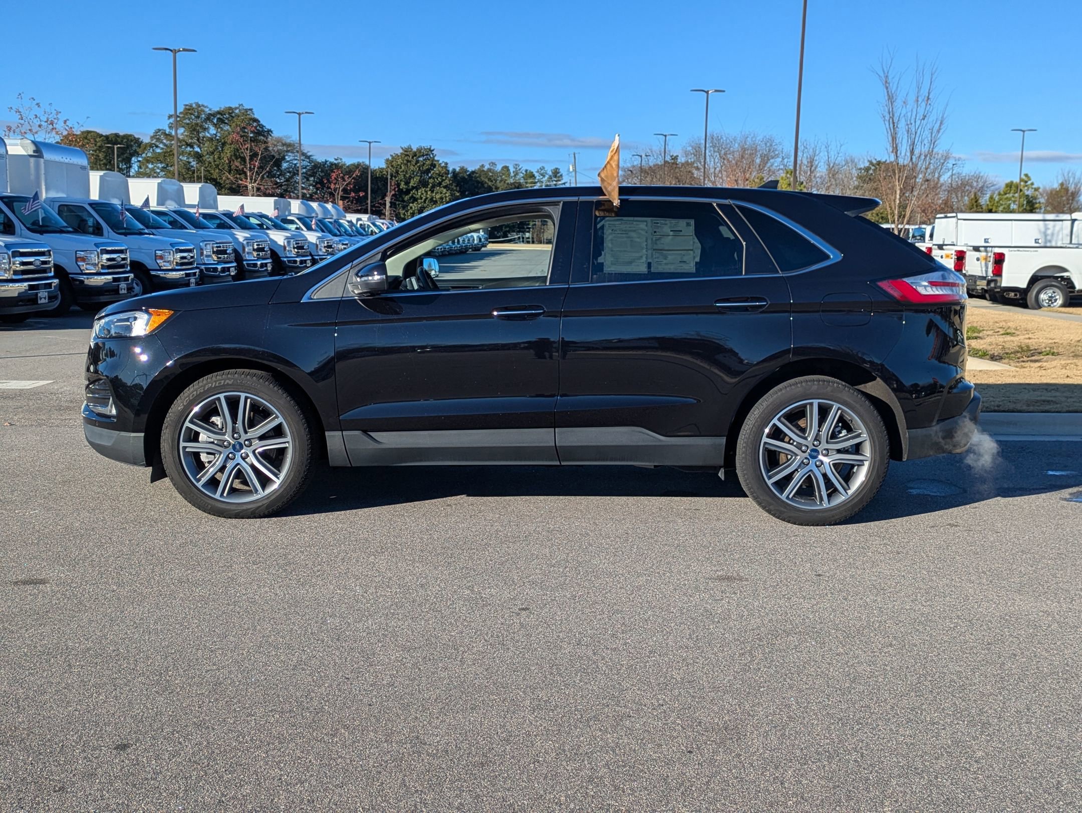 Certified 2022 Ford Edge Titanium w/ Class II Trailer Tow Package image 3