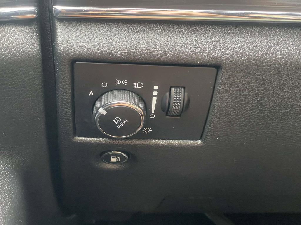 Used 2020 Jeep Grand Cherokee Limited image 13