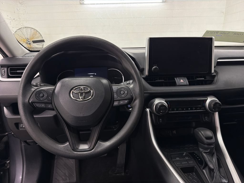 Used 2024 Toyota RAV4 XLE FWD image 10