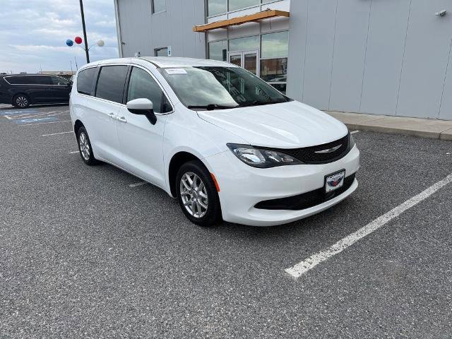 Used 2023 Chrysler Voyager LX FWD image 7