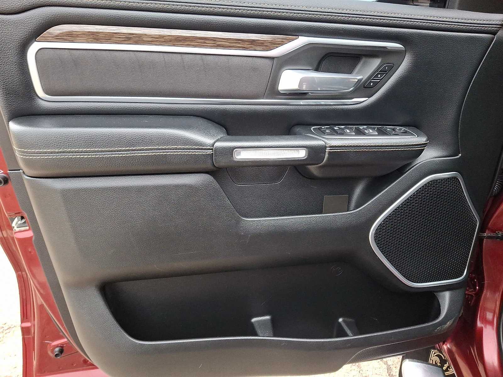 Used 2020 RAM 1500 Laramie image 12