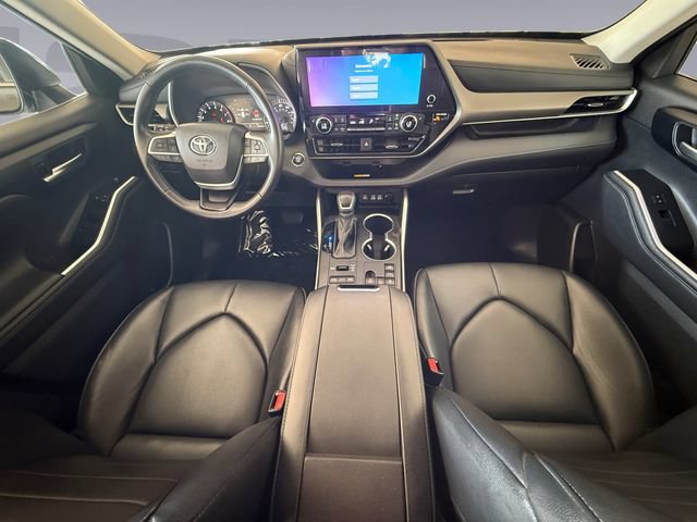 Used 2023 Toyota Highlander XLE AWD/4WD image 12
