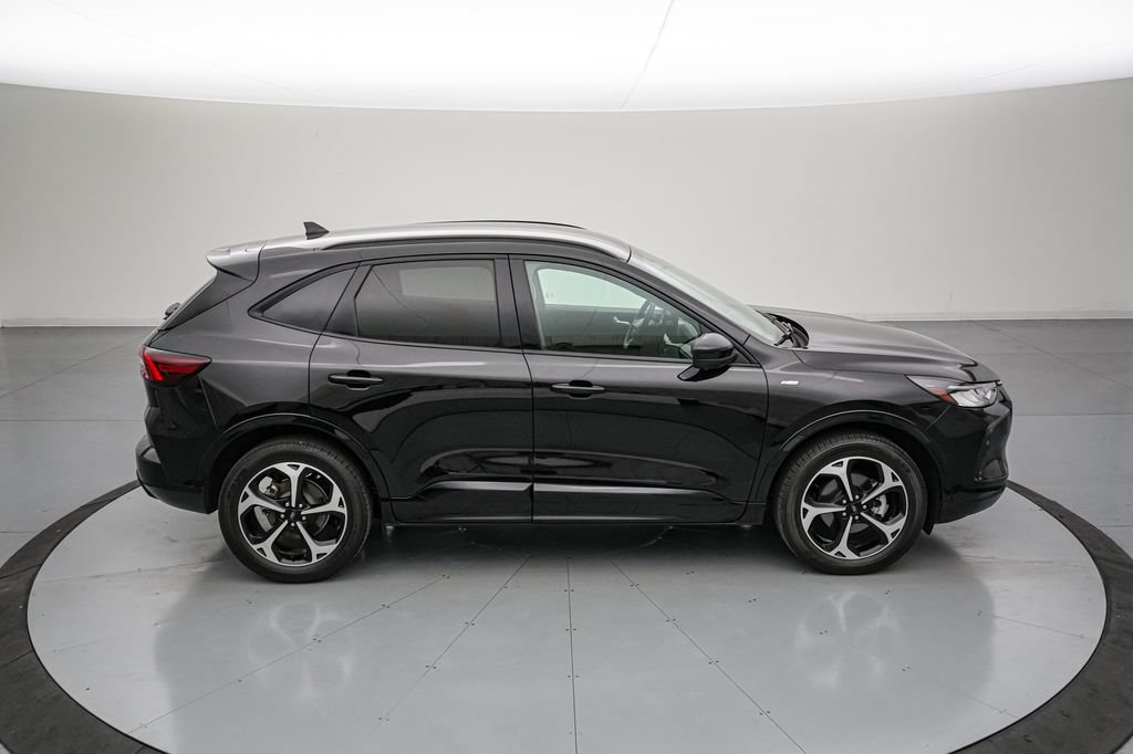 Certified 2023 Ford Escape ST-Line Select w/ Tech Pack #2 AWD/4WD image 3