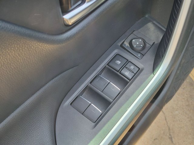 Used 2022 Toyota RAV4 SE AWD/4WD image 7
