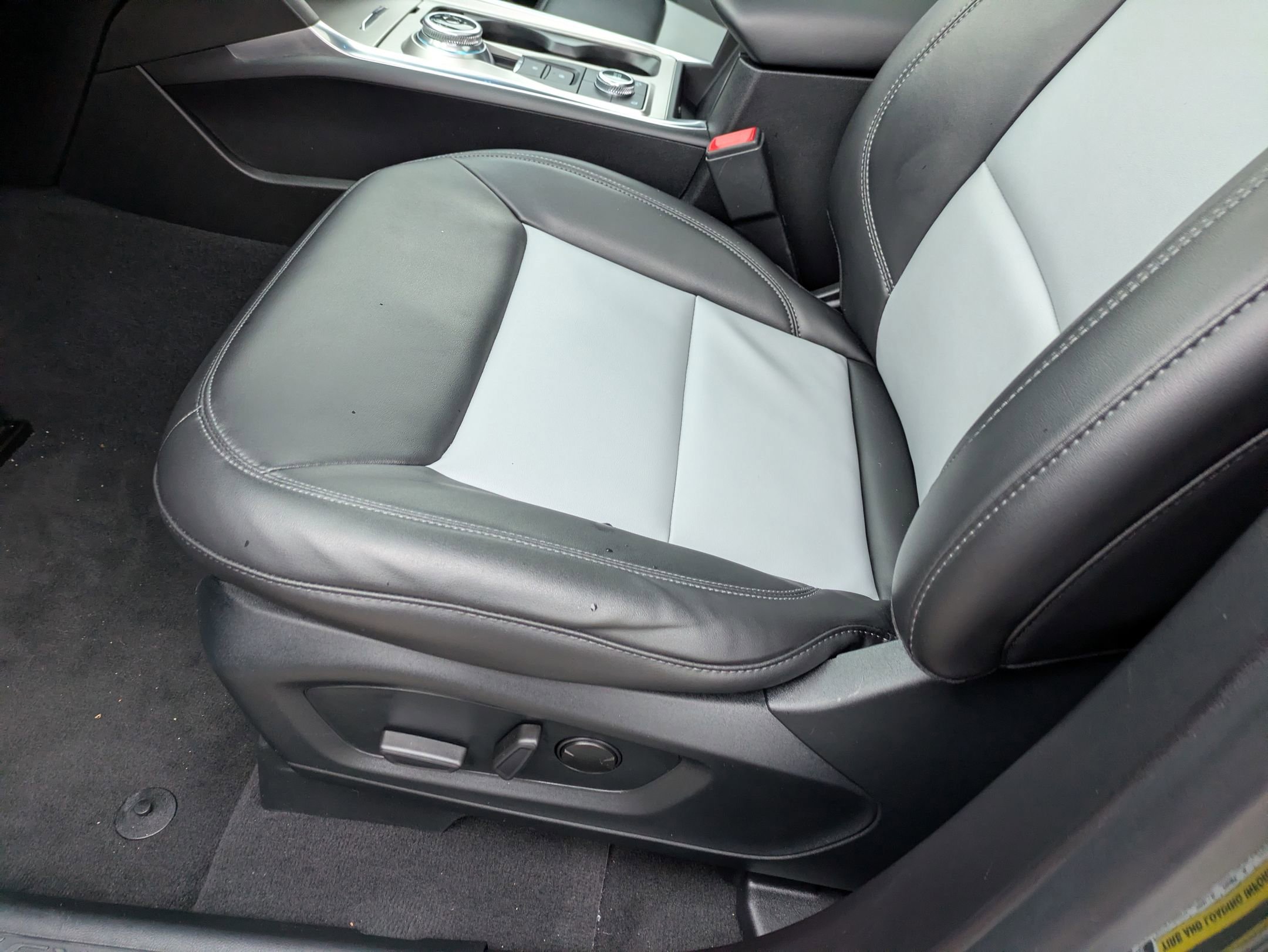 Certified 2022 Ford Explorer XLT w/ Equipment Group 202A image 13