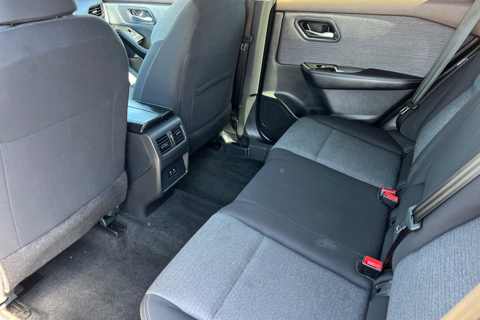 Used 2023 Nissan Rogue SV image 13