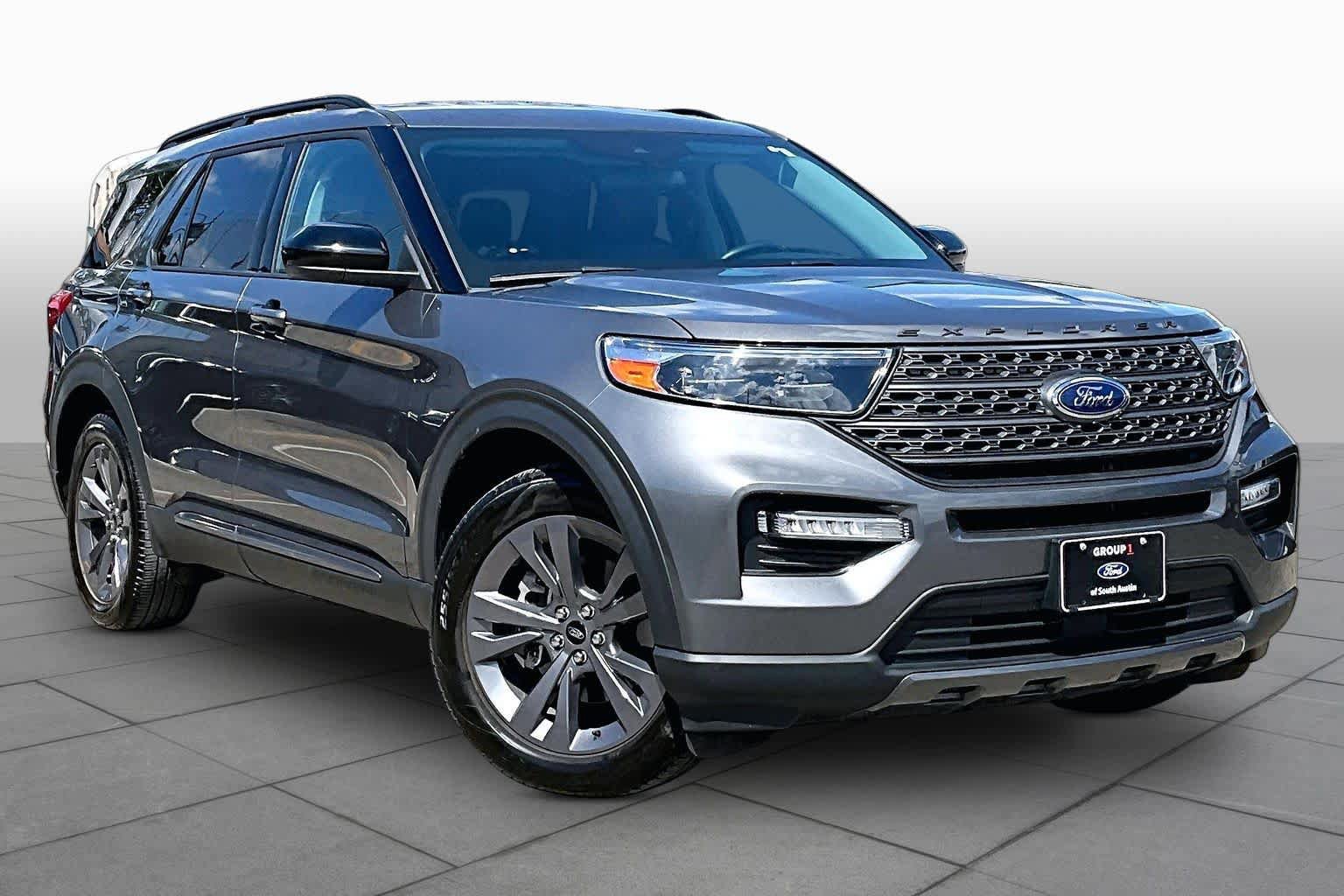 Certified 2023 Ford Explorer XLT w/ Equipment Group 202A RWD image 3