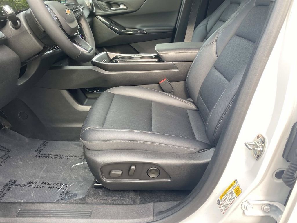 Used 2025 Chevrolet Equinox LT w/ Convenience Package II FWD image 18