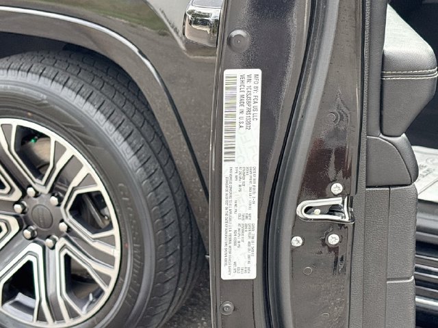 Used 2024 Jeep Wagoneer L Series II AWD/4WD image 34