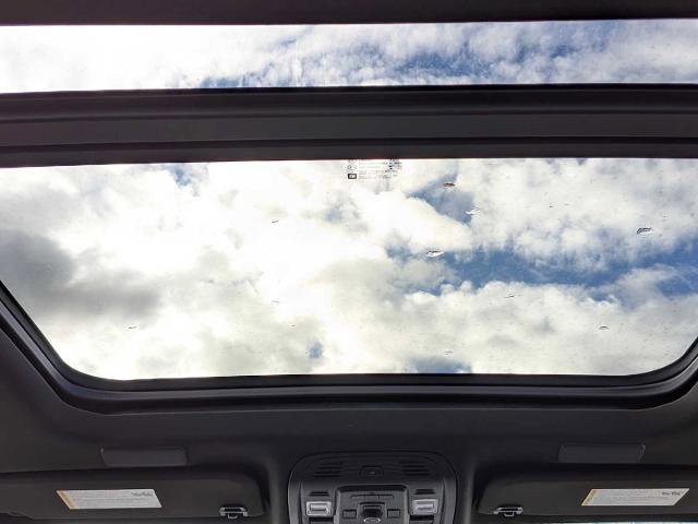 Used 2022 Cadillac Escalade Premium Luxury image 32