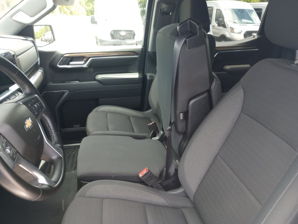 Used 2025 Chevrolet Silverado 1500 LT RWD image 12