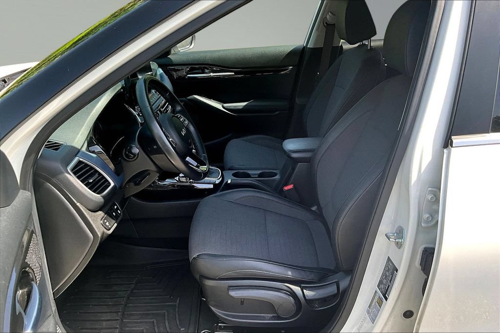 Used 2023 Kia Seltos S w/ Navigation Package FWD image 23