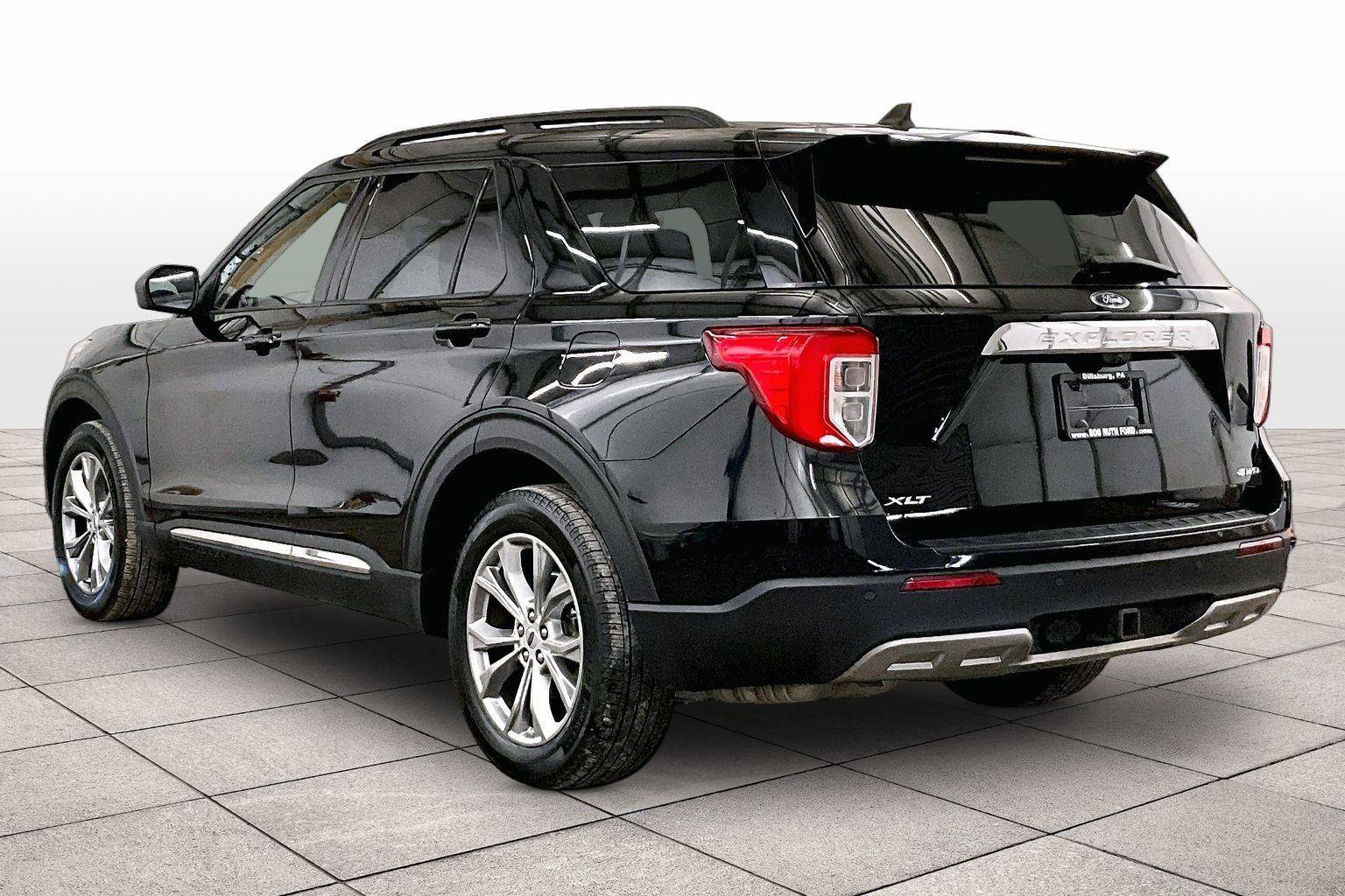 Certified 2022 Ford Explorer XLT w/ Equipment Group 202A image 10