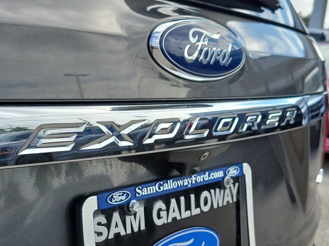 Certified 2017 Ford Explorer Limited w/ Equipment Group 301A image 11