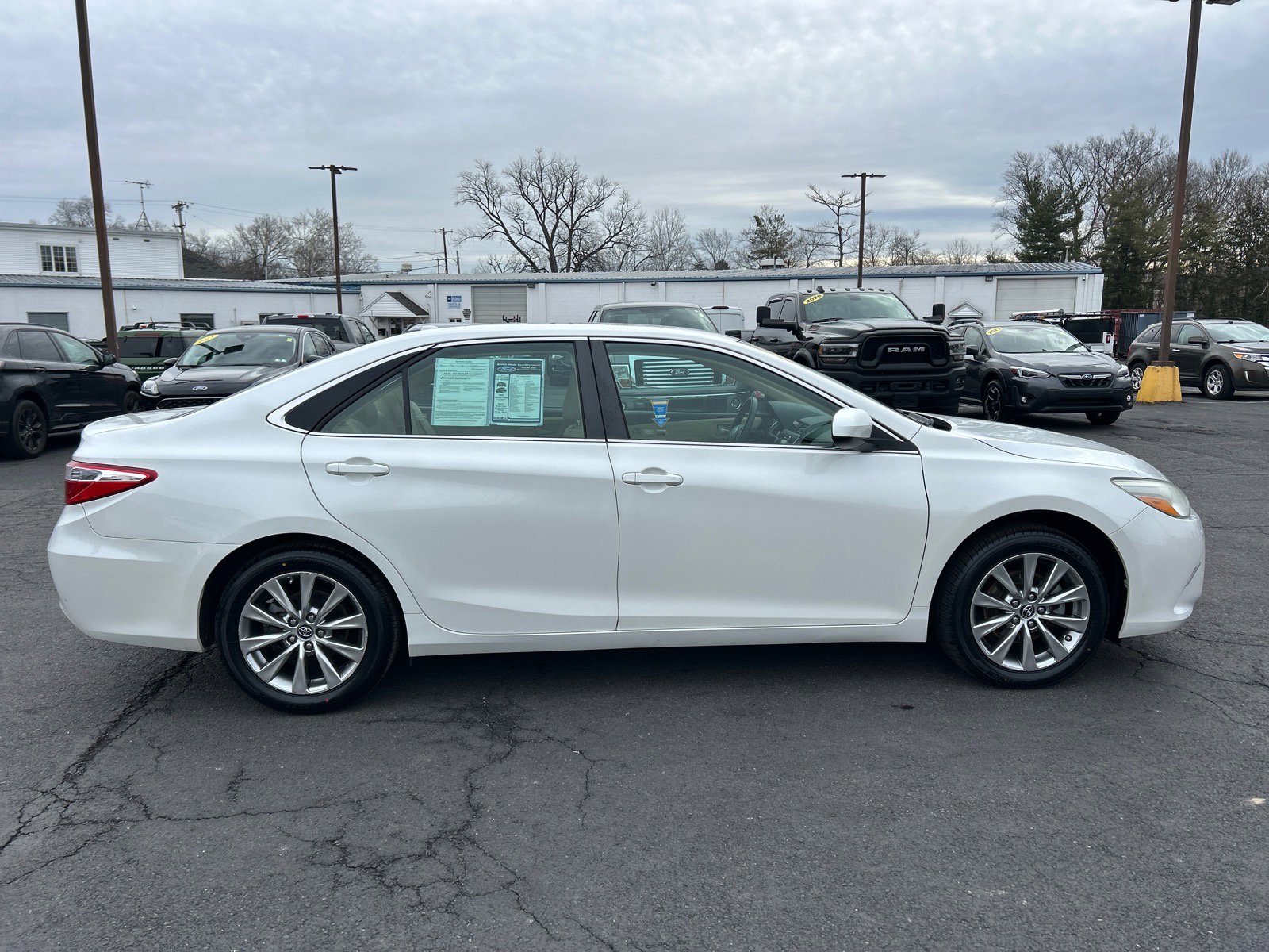Used 2017 Toyota Camry XLE image 13