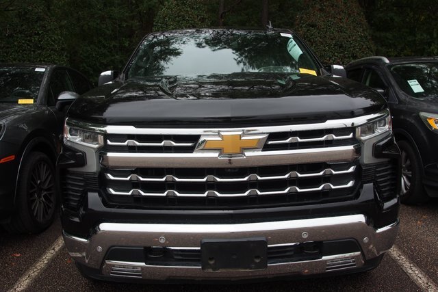 Used 2023 Chevrolet Silverado 1500 LTZ AWD/4WD image 3