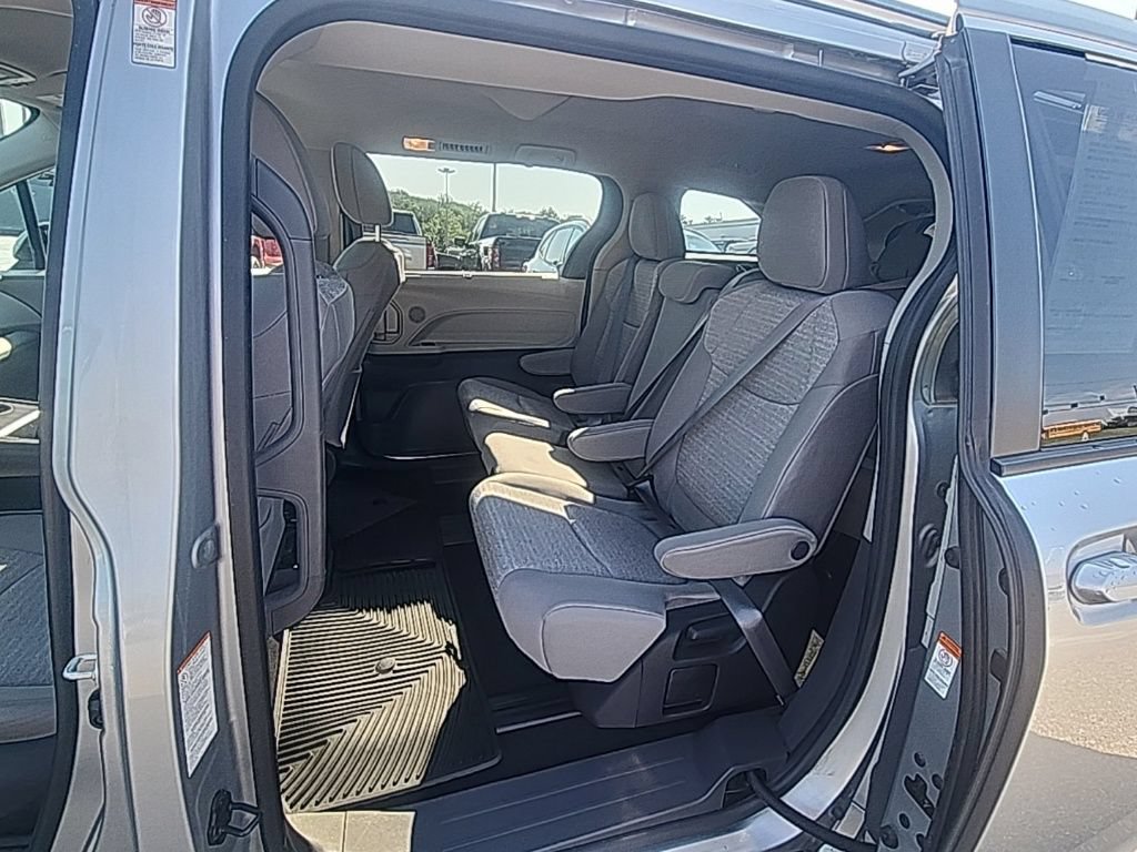 Used 2022 Toyota Sienna LE AWD/4WD image 10