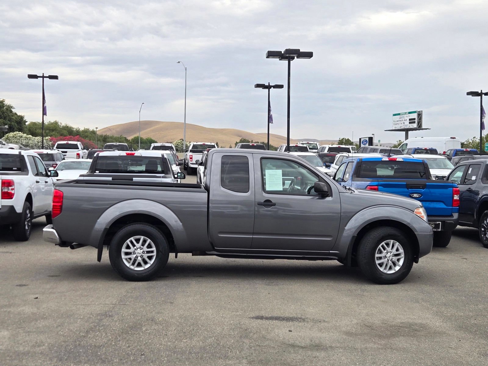 Used 2019 Nissan Frontier SV RWD image 3