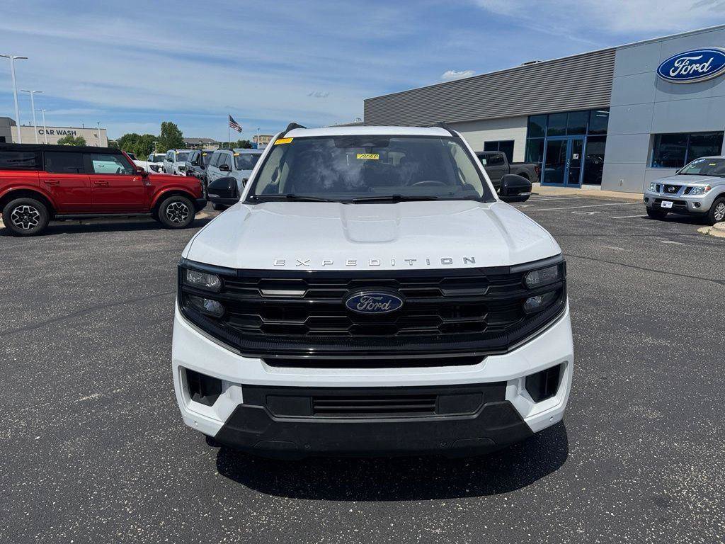 Certified 2025 Ford Expedition Active AWD/4WD image 9