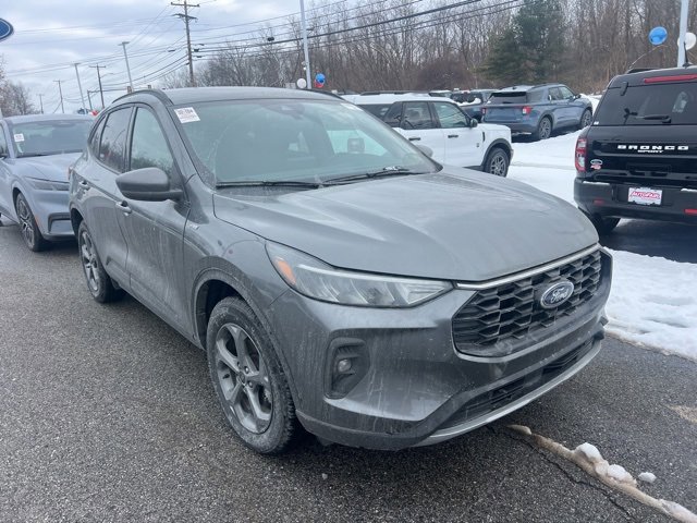 Certified 2025 Ford Escape ST-Line Elite w/ Class II Trailer Tow Package image 4