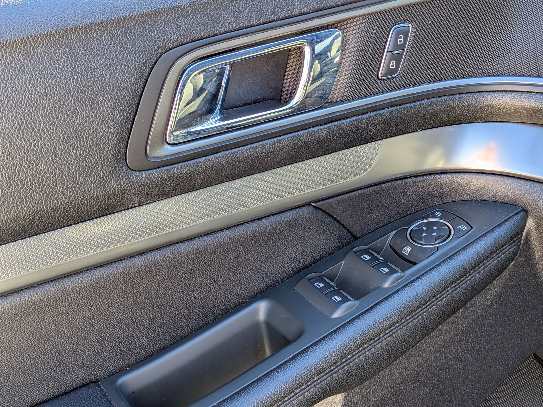 Certified 2019 Ford Explorer XLT w/ Equipment Group 201A image 14