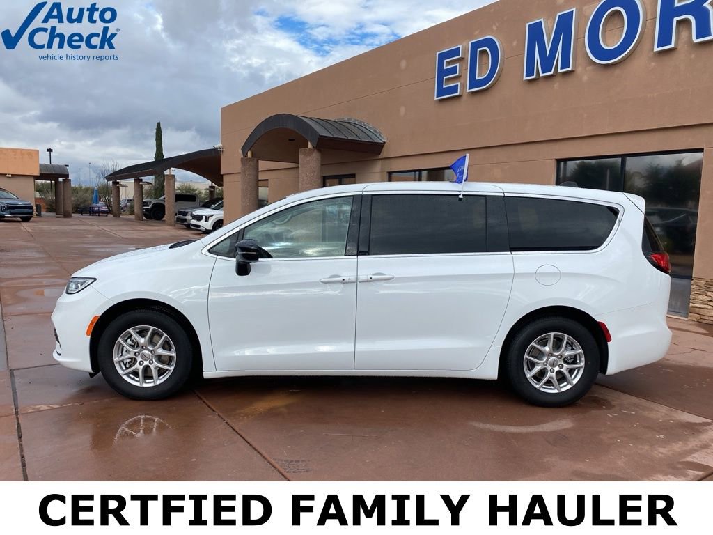 Used 2024 Chrysler Pacifica Touring-L FWD image 5
