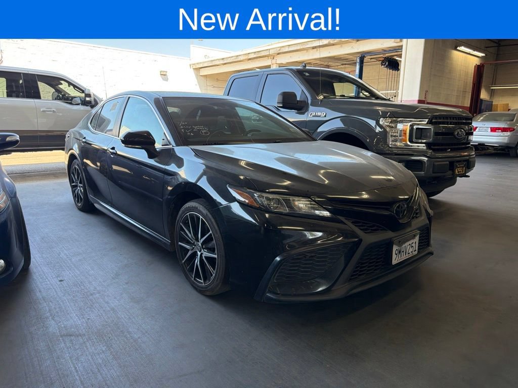 Used 2024 Toyota Camry SE w/ Blackout Package (TMS) FWD image 1