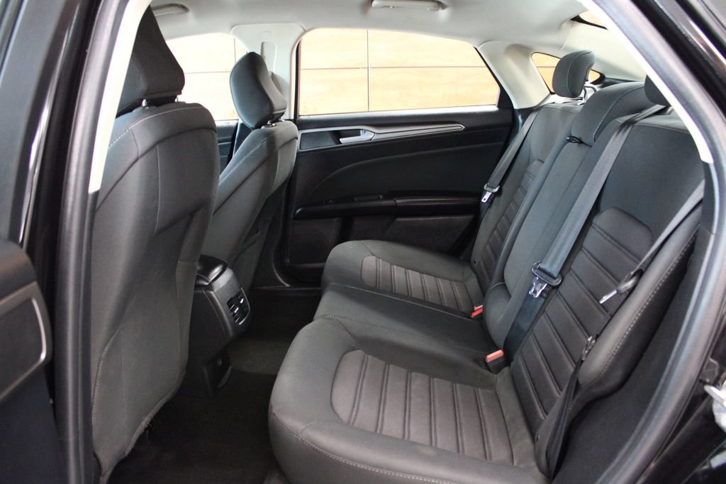 Certified 2020 Ford Fusion SE FWD image 34